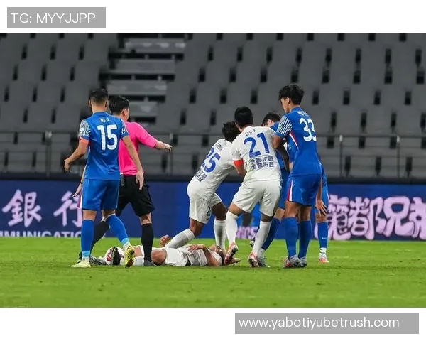 申花主场防守失误致对手凌空垫射扳平比分令人失望 申花主场防守失误致对手凌空垫射扳平比分令人失望