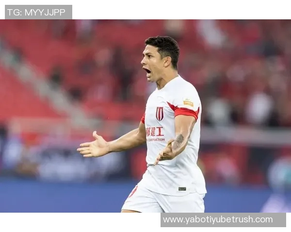 巴西街头偶遇前国脚艾克森身材依旧出众引发网友热议 巴西街头偶遇前国脚艾克森身材依旧出众引发网友热议