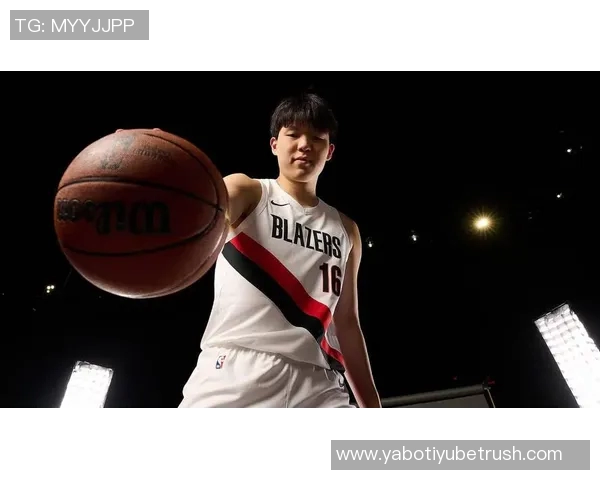 能否突破重围开拓者与热火对决前瞻杨瀚森与翻译共赏队友精彩扣篮瞬间