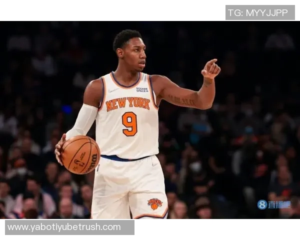 卡梅隆托马斯半场表现抢眼10投6中贡献18分3篮板6助攻1抢断