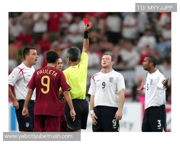 哈维西蒙斯与鲁尼亲密对话合影分享表达深切敬意与荣幸之情